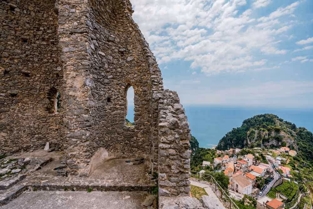 Ślub na Wybrzeżu Amalfi. Ruiny Bazyliki Sant'Eustachio w Scali. Zdjęcie 6