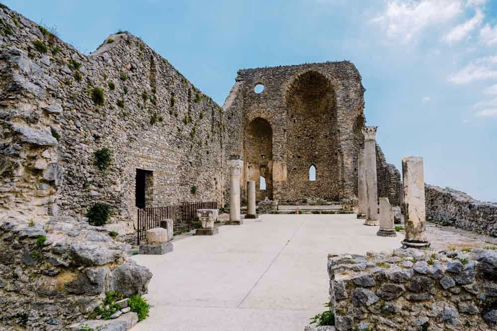 Ślub na Wybrzeżu Amalfi. Ruiny Bazyliki Sant'Eustachio w Scali. Zdjęcie 7