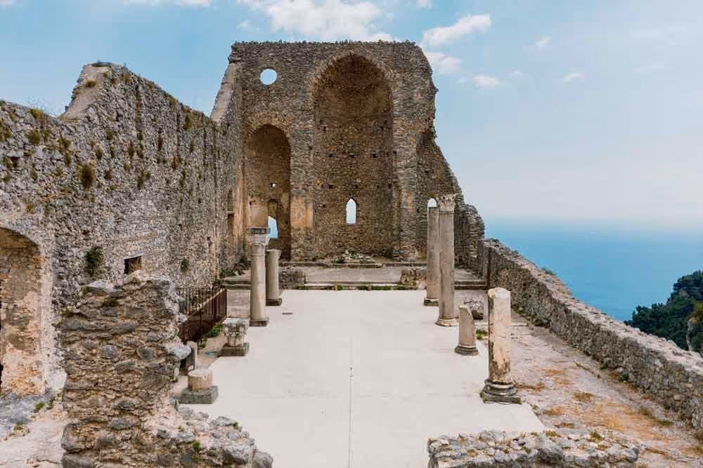 Ślub na Wybrzeżu Amalfi. Ruiny Bazyliki Sant'Eustachio w Scali. Zdjęcie 8