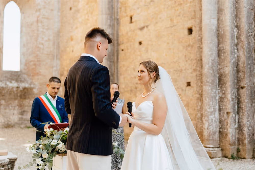 Ślub w Toskanii. Ruiny dawnego opactwa. Zdjęcie 13