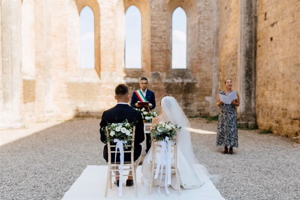 Ślub w Toskanii. Ruiny dawnego opactwa. Zdjęcie 18