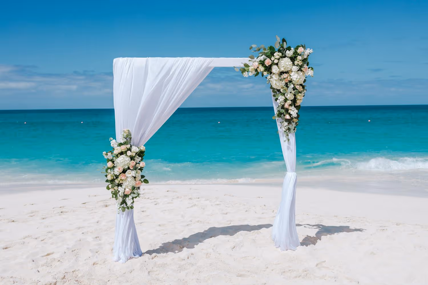 Ślub na Bahamach. Ślub na piaszczystej plaży. Zdjęcie 4