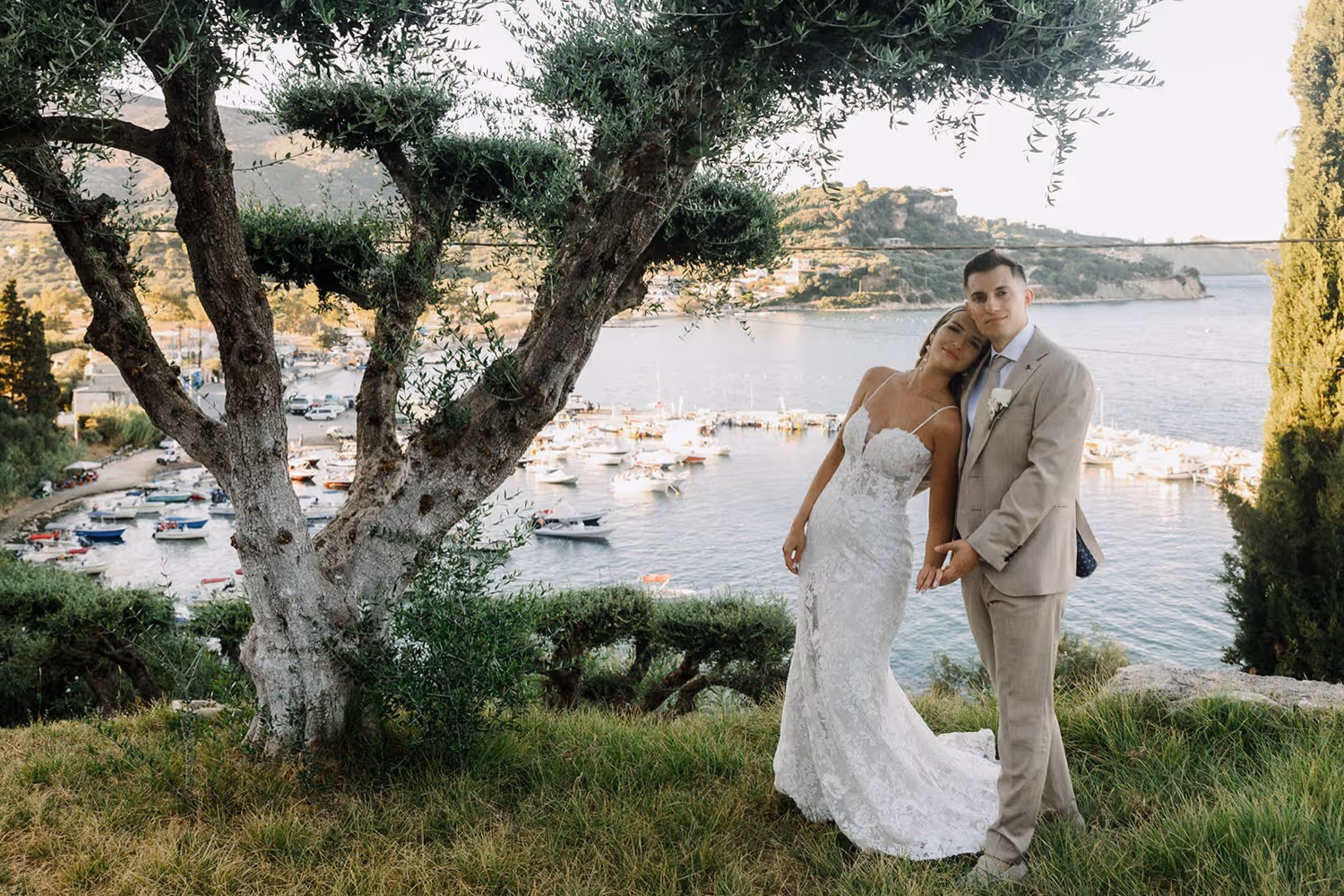Ślub na Zakynthos. Taras widokowy lub ogród. Zdjęcie 7