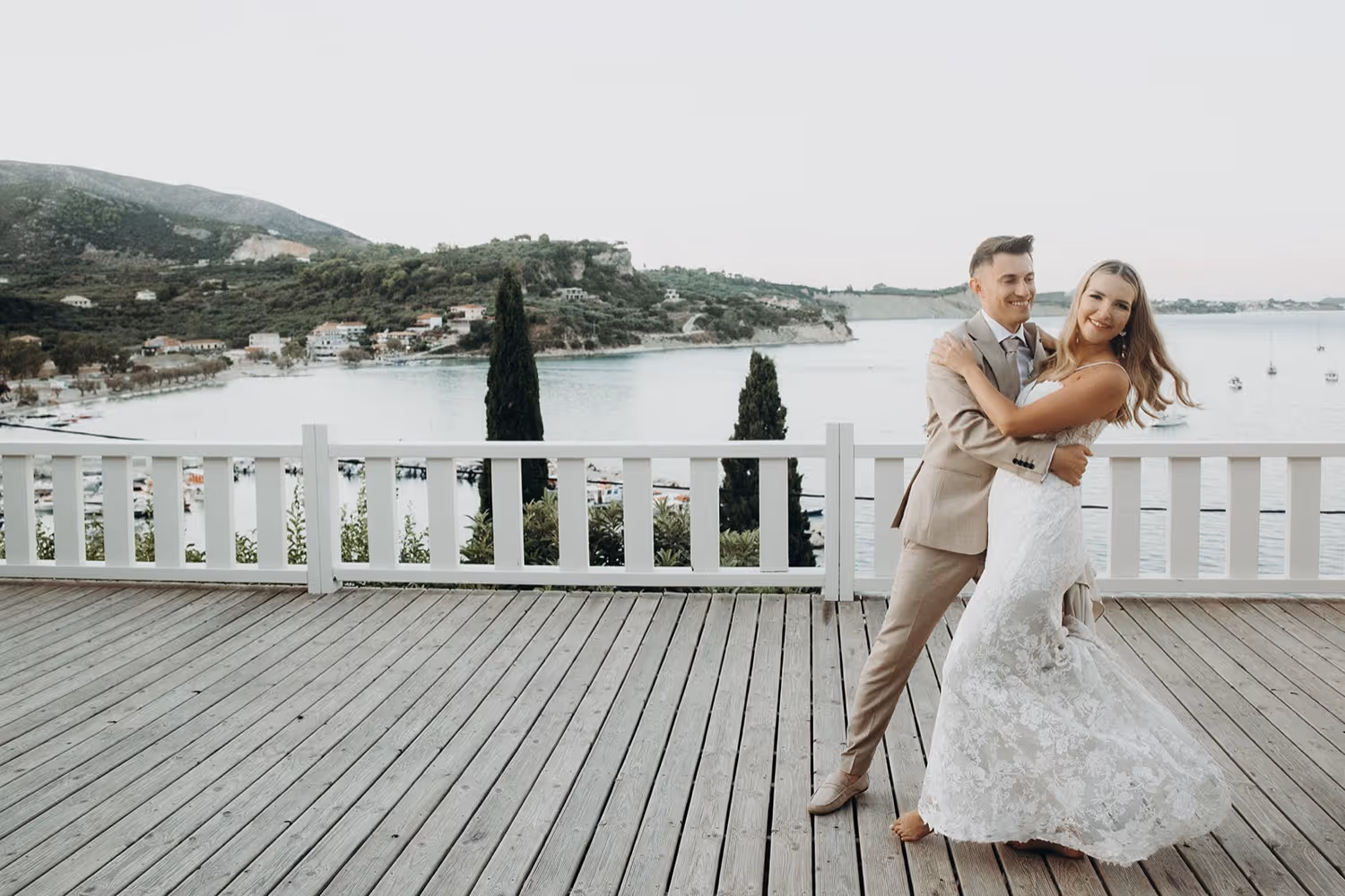 Ślub na Zakynthos. Taras widokowy lub ogród. Zdjęcie 10