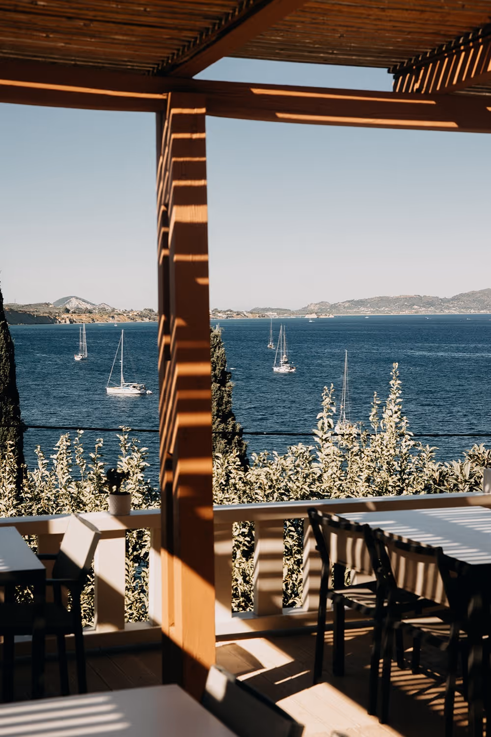 Ślub na Zakynthos. Taras widokowy lub ogród. Zdjęcie 11